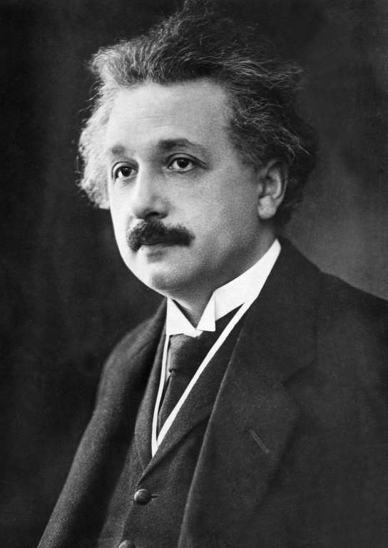 Einstein: «Nadie puede leer los evangelios sin sentir la presencia de Jesús. Su personalidad palpita en cada palabra. Ningún mito está tan lleno de tal vida»