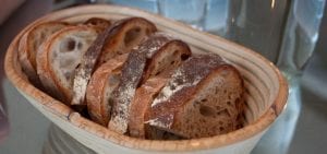¿Comer pan tostado o la miga del pan engorda menos?