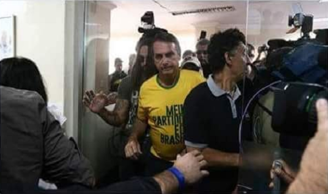 Las noticias falsas relacionadas con el ataque a Bolsonaro verificadas por dos medios de fact-checking de Brasil