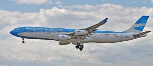 Aumentó la cantidad de pasajeros que vuelan en Aerolíneas Argentinas, aunque bajó su participación en el mercado
