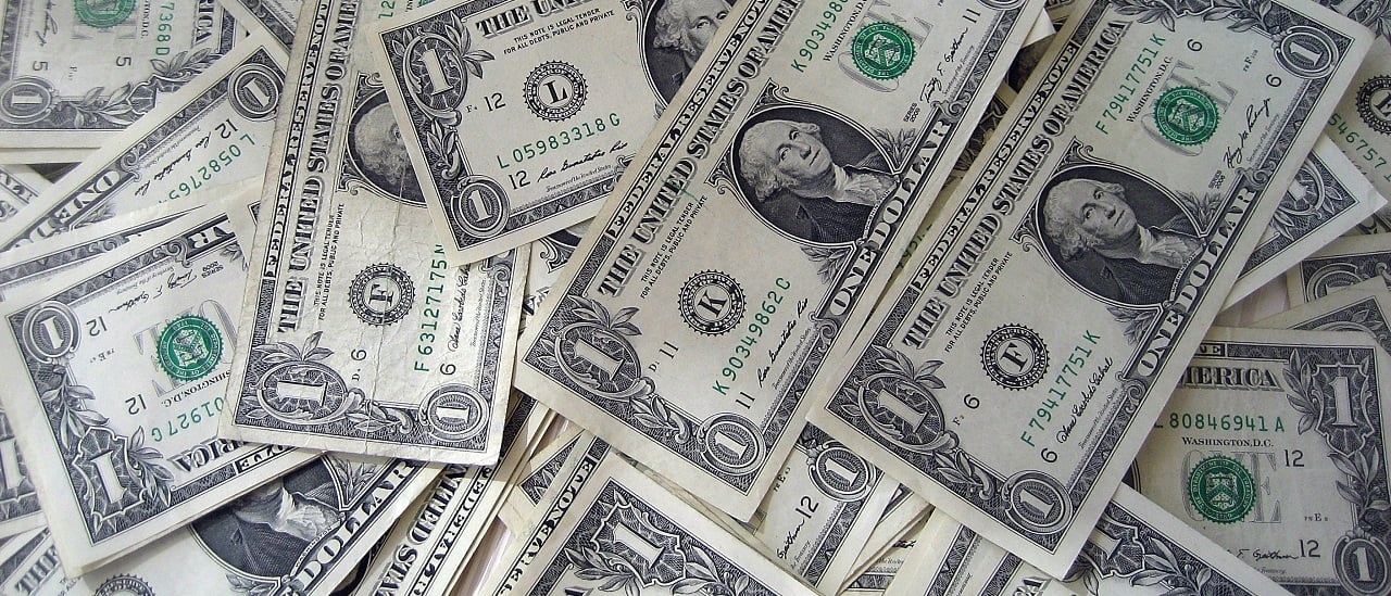 Dólar: ¿cuánto influyen los compradores minoristas en su precio?