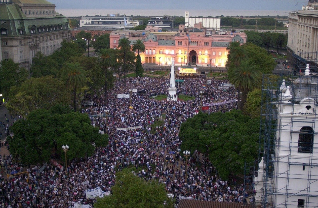 Es falso que las vallas en torno a la Casa Rosada se pusieron en 2005 cuando Alberto Fernández era jefe de Gabinete