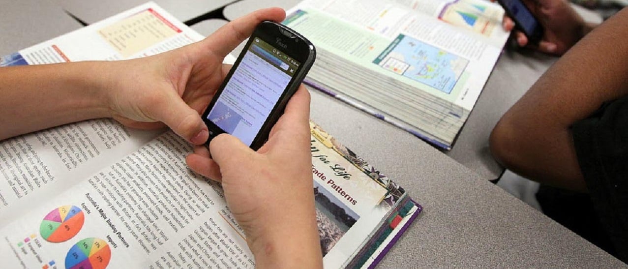 Educación en cuarentena: el principal canal de comunicación entre los docentes y los alumnos es WhatsApp