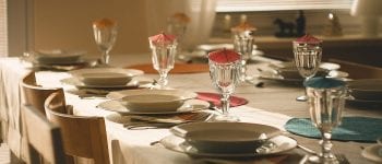 Qué sabemos sobre los contagios en comidas y reuniones familiares: la evidencia de España