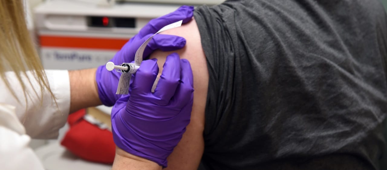 Cinco desinformaciones sobre las vacunas de Moderna y Pfizer contra el coronavirus