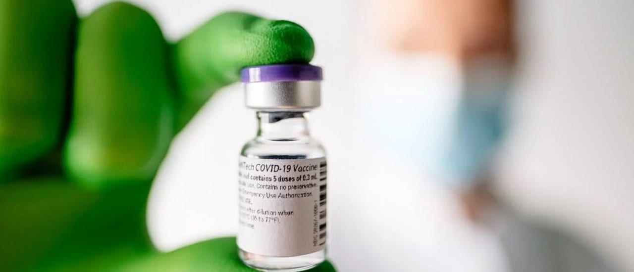 ¿Qué sabemos sobre la muerte de 23 ancianos tras vacunarse contra la COVID-19 en Noruega?