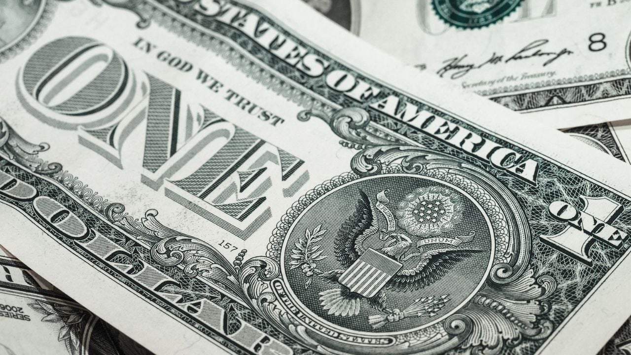 ¿Por qué el aumento del dólar se traslada a precios?