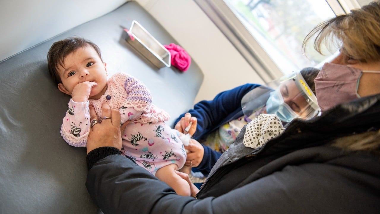 Más de 1 millón de niños y niñas de la Argentina no recibieron al menos una de las vacunas requeridas a su edad en 2021