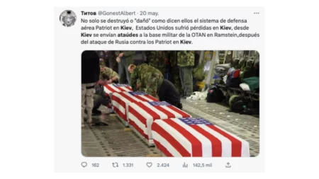 Es falso que esta foto de ataúdes con la bandera de Estados Unidos tiene relación con la guerra de Ucrania