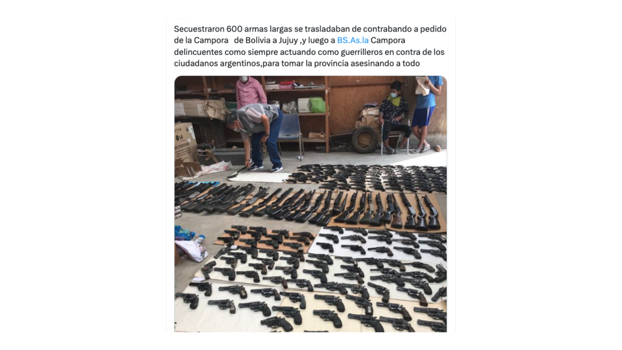 No, esta foto que muestra armas secuestradas no fue tomada recientemente en Jujuy sino en Perú en 2021