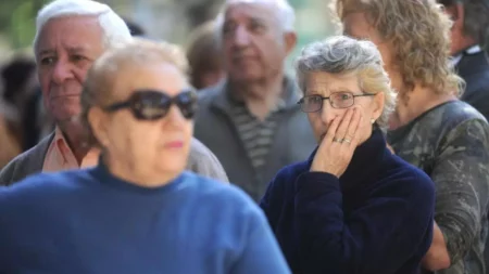 Jubilaciones: cómo evolucionaron en los gobiernos de Macri, Fernández y Milei