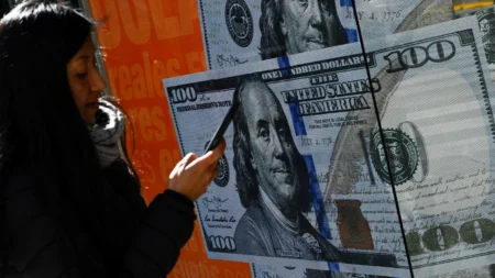 Dólar: qué es el atraso cambiario y otras preguntas y respuestas sobre la moneda estadounidense