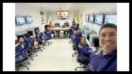 Elecciones en Venezuela: qué se sabe sobre la selfie de un supuesto funcionario electoral en lo que sería un centro de cómputos de votos