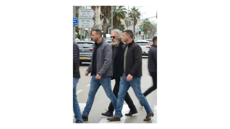 No, esta foto no muestra a Jeffrey Epstein en Tel Aviv en febrero de 2026: fue generada con IA